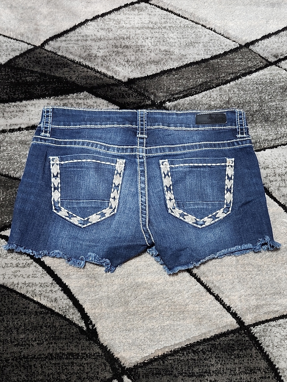 BUCKLE DAYTRIP VIRGO EMBROIDERED SEQUINS RHONESTONES RAW-EDGE DENIM SHORTS